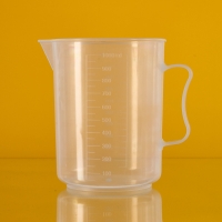 Посуда из пластика